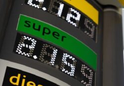 La gasolina y el diésel rompe otra barrera y preocupa a familias y empresas