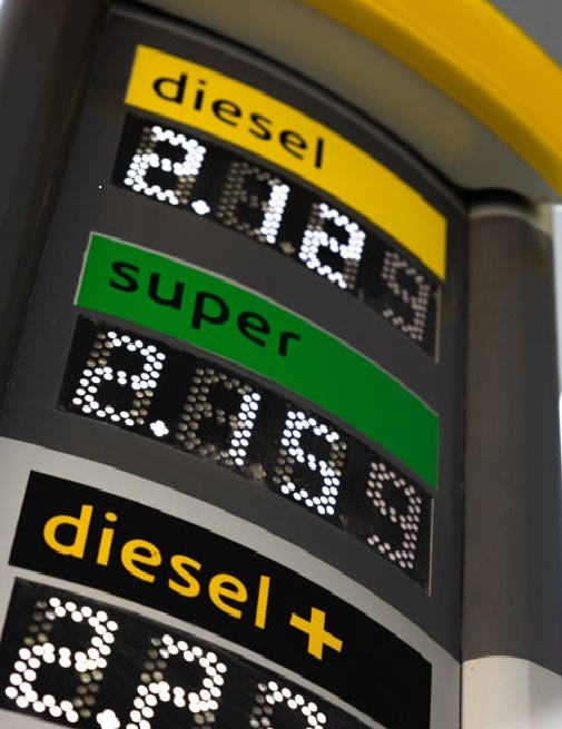 La gasolina y el diésel rompe otra barrera y preocupa a familias y empresas